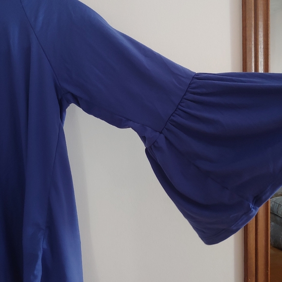 Bell sleeve top - Picture 3 of 4